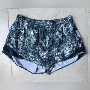 Women’s lululemon 4 inch hotty hot shorts size 10